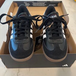 Kids Adidas Samba classic shoe – size 2